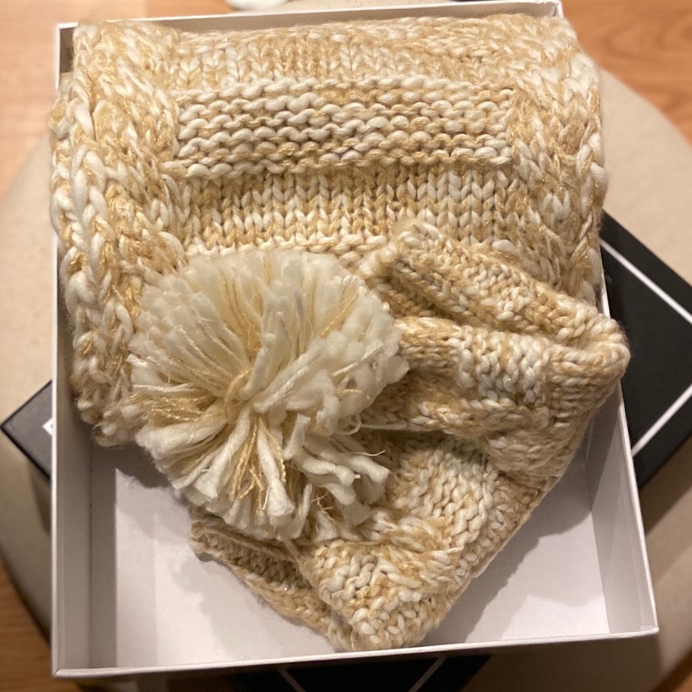 Ellen Tracy Gold,Tan&White Scarf & Pom Knit Hat
